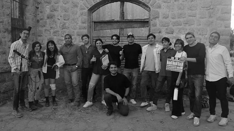 Alberto junto con su equipo.